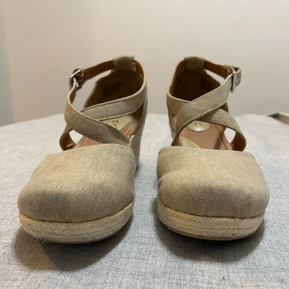 BOC Born Concept Wedge Beige Sandals, size 8M - Picture 5 of 11